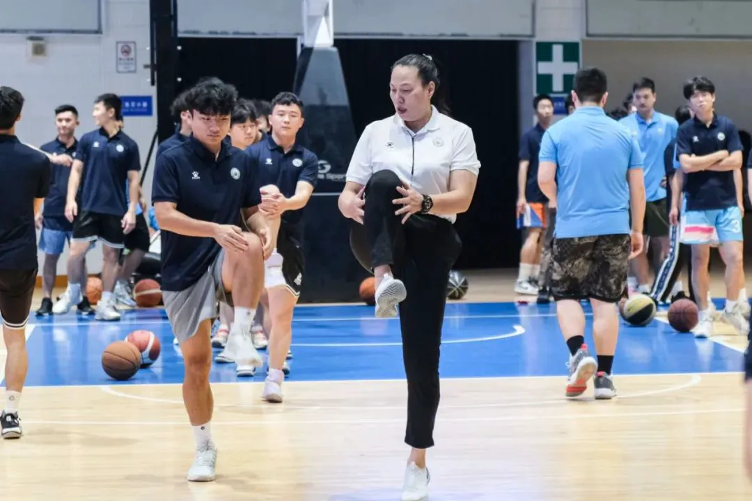 大学生篮球社团如何引入智能情感技术_2