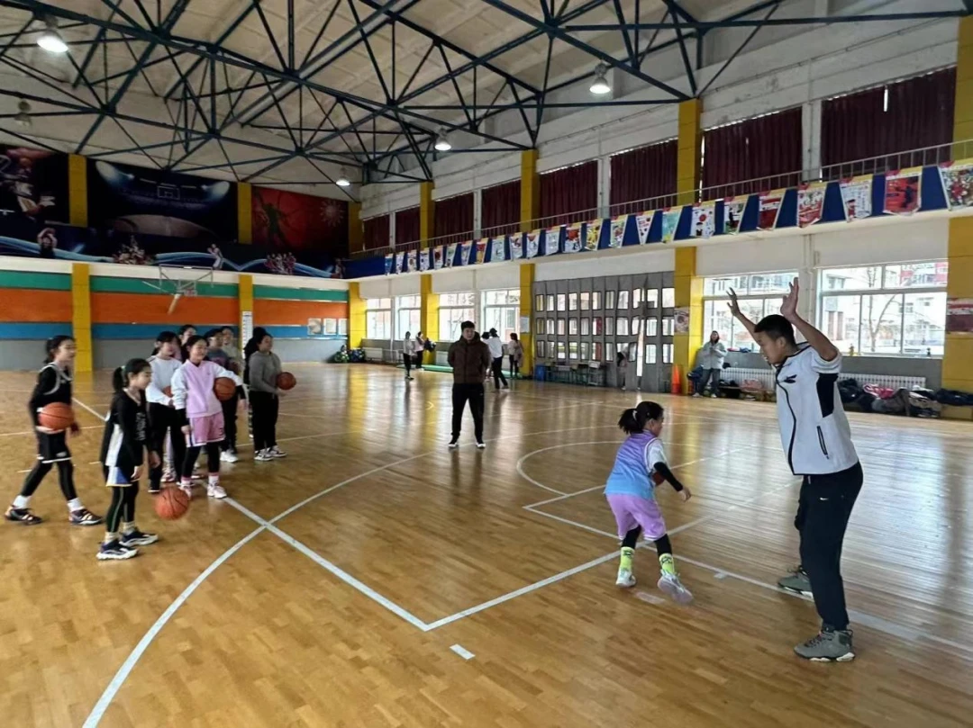 业余篮球运动员如何结合瑜伽提升技能_0